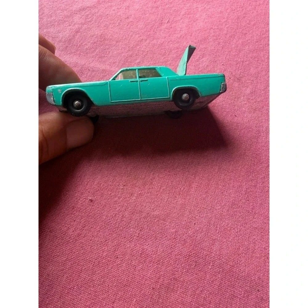 Vintage Matchbox Series No 31 Lincoln Continental Diecast Car Teal